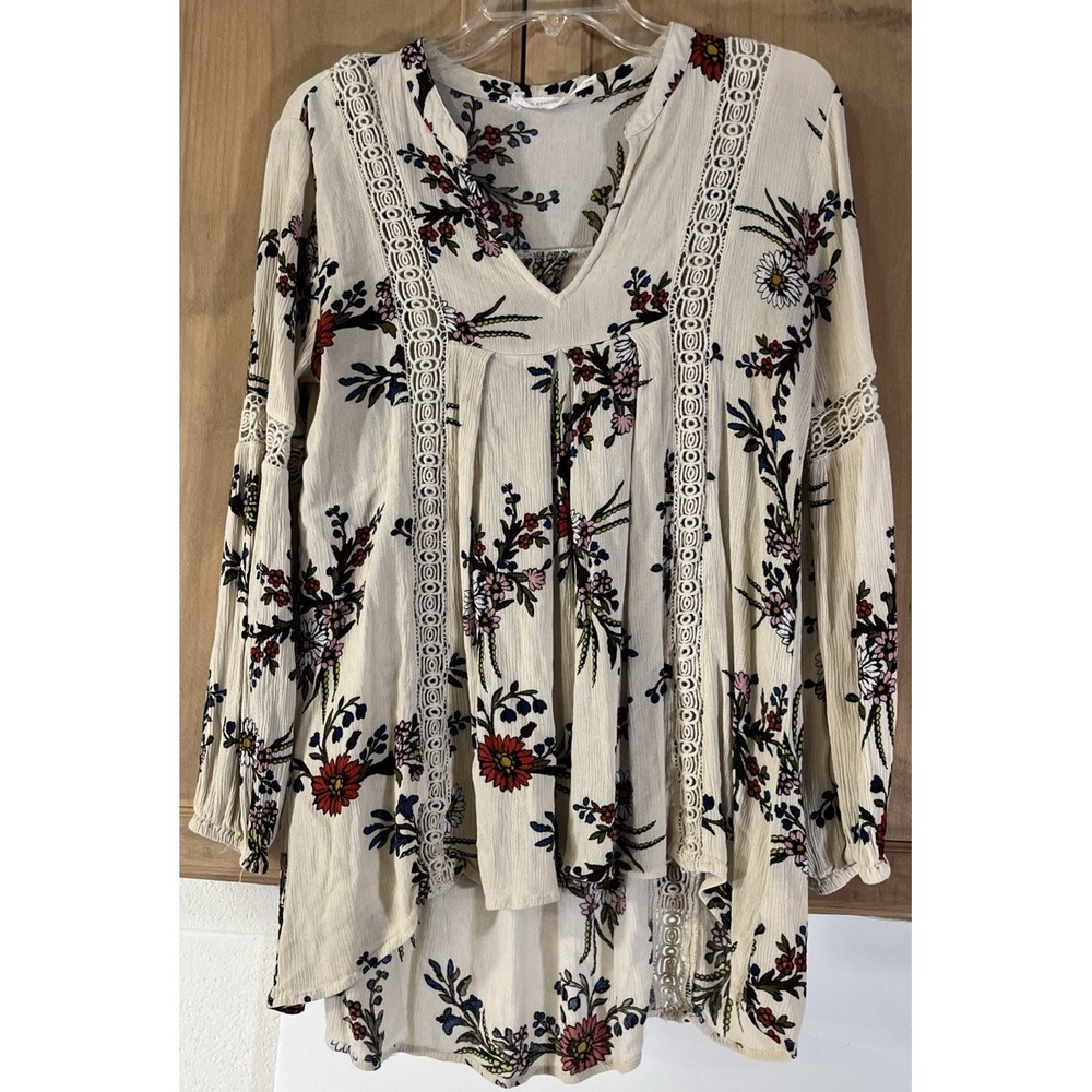 Blu-Pepper Size Medium Floral Hi-Lo Style Top